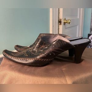 Indigo by Clark’s: Embroidered Leather, Heeled Pointed Toe Mules, Women’s 9 1/2